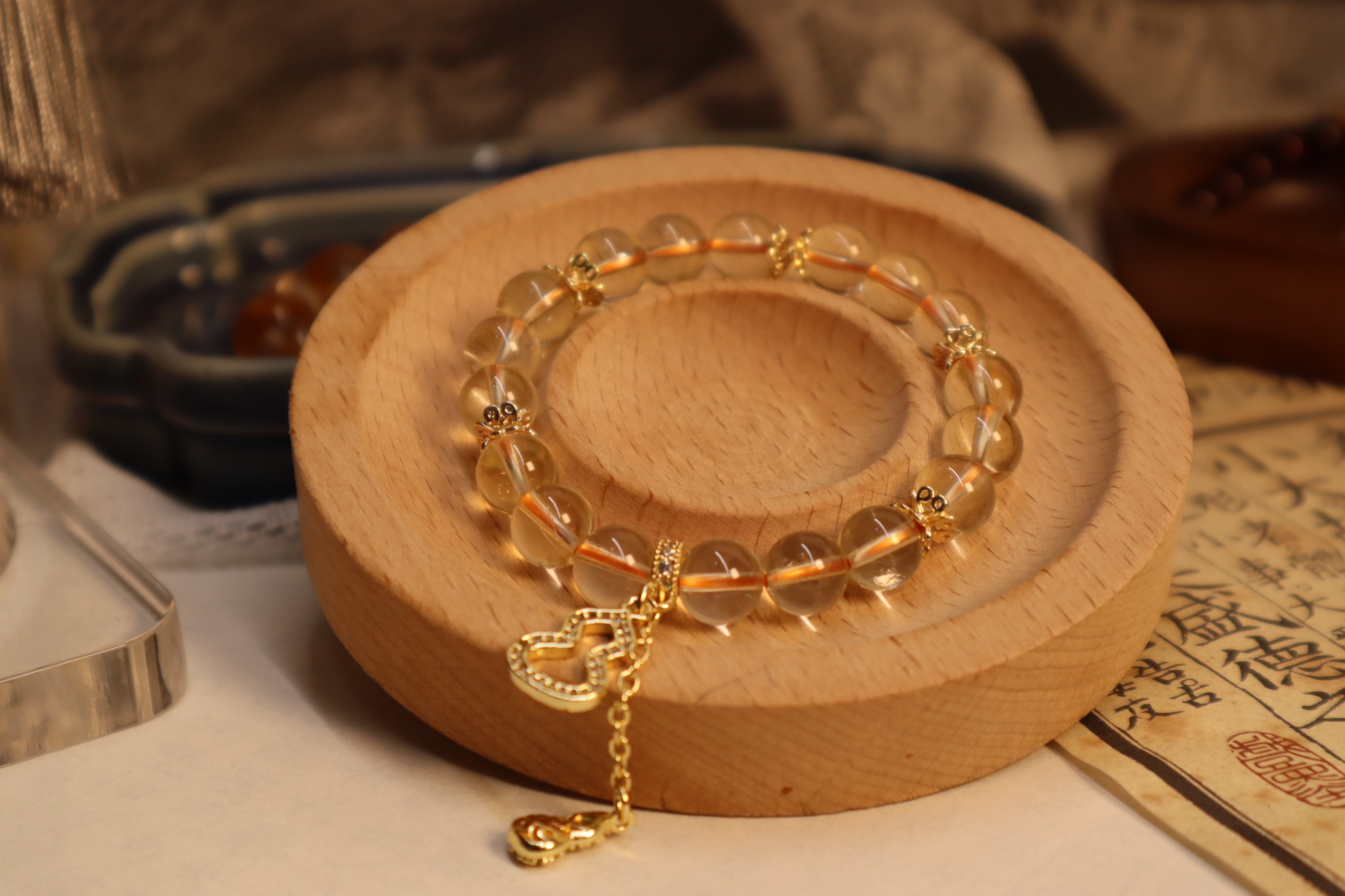 Pulseira Artesanal de Cristal Dourado com Pingente de Cabaça — Edição Exclusiva PDD